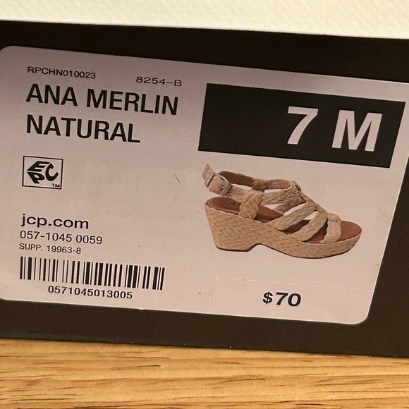 NIB-With Tags A.N.A. Merlin wedge sandals with a natural raffia upper - Picture 10 of 10